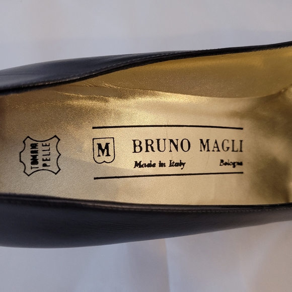 Vintage silvery Navy Bruno Magli Size 8 AAA Navy Leather Heels - Picture 4 of 5